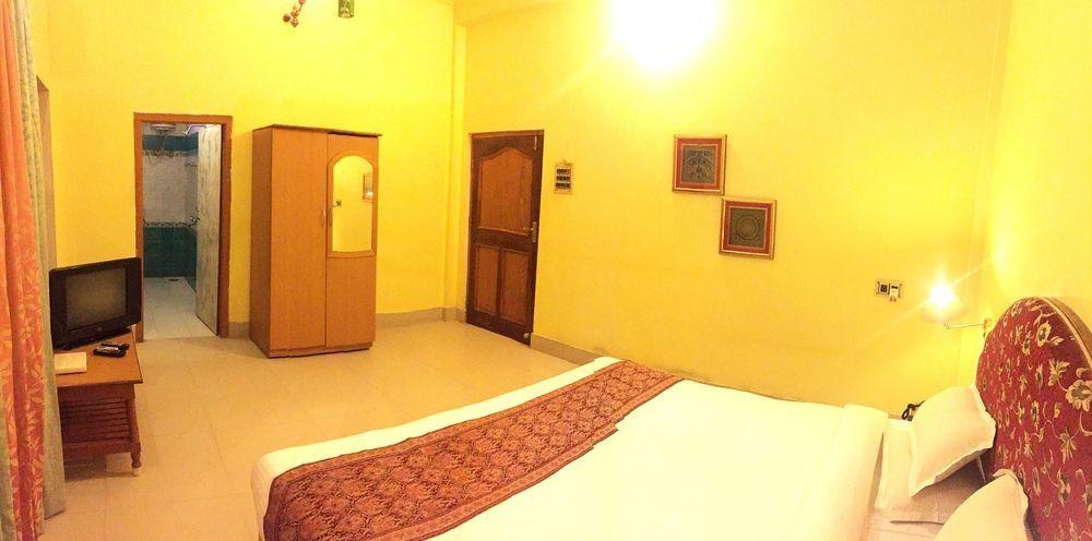Treebo Trend Gupta Inn Varanasi Exterior foto