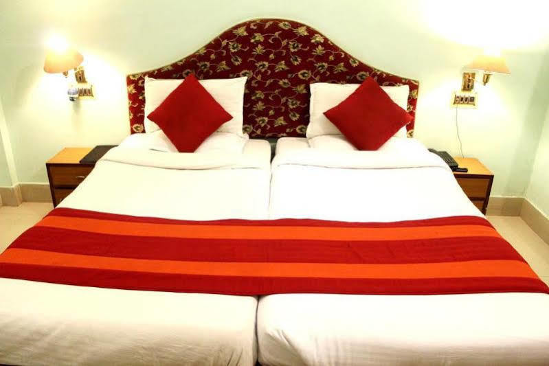 Treebo Trend Gupta Inn Varanasi Exterior foto
