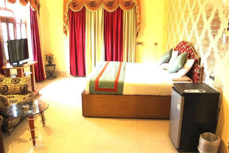 Treebo Trend Gupta Inn Varanasi Exterior foto